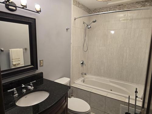 114 Richmond Rd, Thunder Bay, ON - Indoor Photo Showing Bathroom