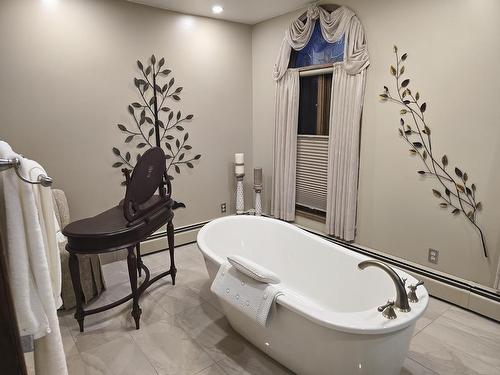 114 Richmond Rd, Thunder Bay, ON - Indoor Photo Showing Bathroom