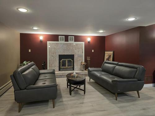 114 Richmond Rd, Thunder Bay, ON - Indoor Photo Showing Living Room With Fireplace