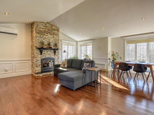 Salon - 133 Rue Du Boisé, Saint-Colomban, QC - Indoor Photo Showing Living Room With Fireplace