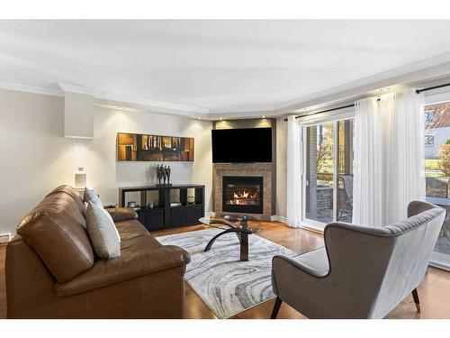 Salon - 102-651 Rue Jacques-Lavigne, Sainte-Thérèse, QC - Indoor Photo Showing Living Room With Fireplace