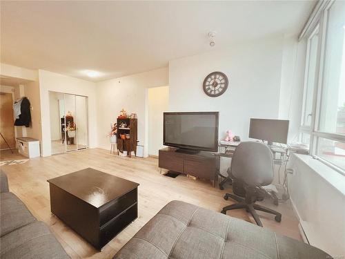 508-834 Johnson St, Victoria, BC - Indoor Photo Showing Living Room