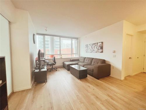 508-834 Johnson St, Victoria, BC - Indoor Photo Showing Living Room