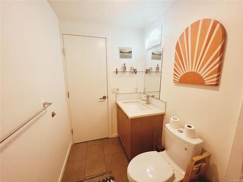 508-834 Johnson St, Victoria, BC - Indoor Photo Showing Bathroom