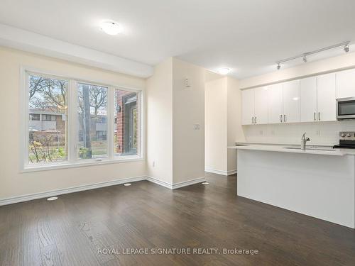 7B Clintwood Gate, Toronto, ON - Indoor Photo Showing Kitchen