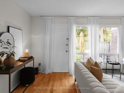 40 Thorny Vine Way, Toronto, ON - Indoor Photo Showing Living Room