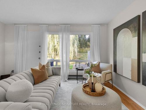 40 Thorny Vine Way, Toronto, ON - Indoor Photo Showing Living Room