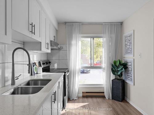 40 Thorny Vine Way, Toronto, ON - Indoor Photo Showing Kitchen With Double Sink