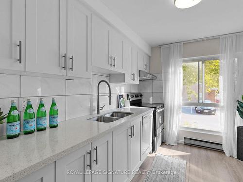 40 Thorny Vine Way, Toronto, ON - Indoor Photo Showing Kitchen With Double Sink With Upgraded Kitchen