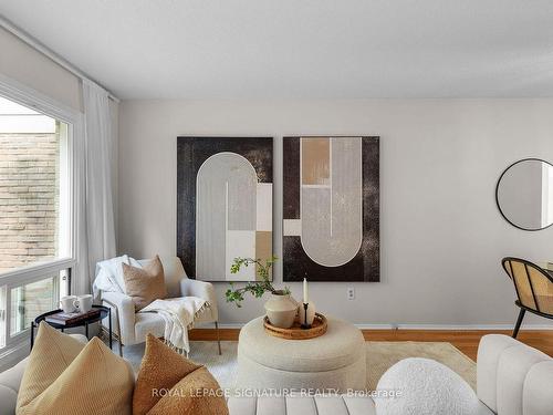 40 Thorny Vine Way, Toronto, ON - Indoor Photo Showing Living Room