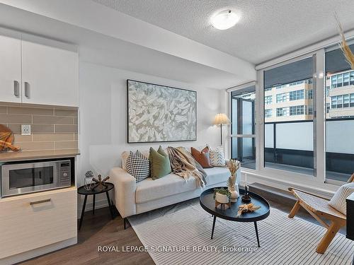 305-125 Redpath Ave, Toronto, ON - Indoor Photo Showing Living Room