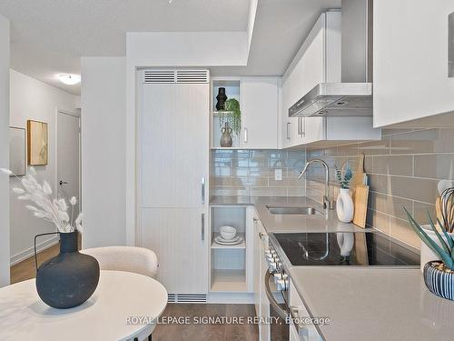 305-125 Redpath Ave, Toronto, ON - Indoor Photo Showing Kitchen