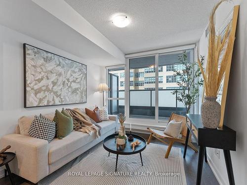 305-125 Redpath Ave, Toronto, ON - Indoor Photo Showing Living Room