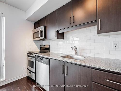 104-2035 Sheppard Ave E, Toronto, ON - Indoor Photo Showing Kitchen