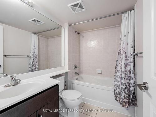 104-2035 Sheppard Ave E, Toronto, ON - Indoor Photo Showing Bathroom