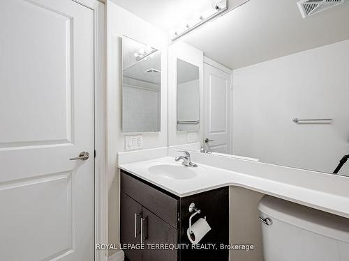 104-2035 Sheppard Ave E, Toronto, ON - Indoor Photo Showing Bathroom