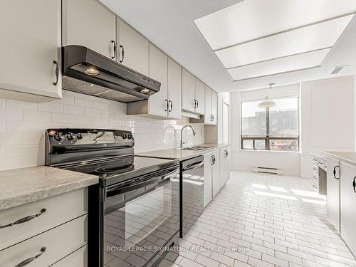 255 The Donway  W, Toronto, ON - Indoor Photo Showing Kitchen With Upgraded Kitchen