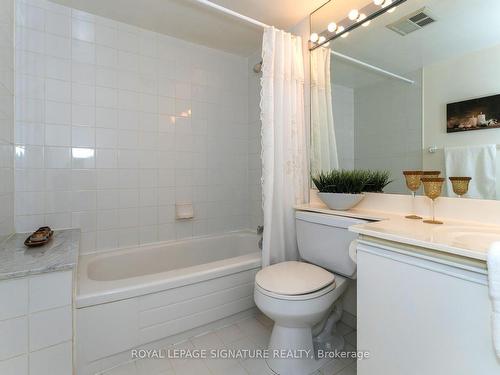 309-1200 Don Mills Rd, Toronto, ON - Indoor Photo Showing Bathroom