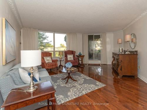 309-1200 Don Mills Rd, Toronto, ON - Indoor Photo Showing Living Room