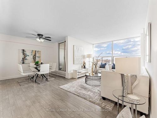 1507-60 Pavane Linkway, Toronto, ON - Indoor Photo Showing Living Room