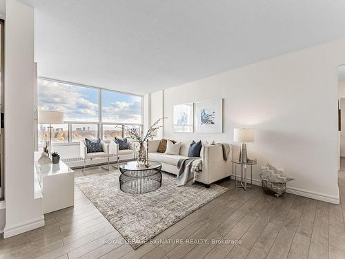 1507-60 Pavane Linkway, Toronto, ON - Indoor Photo Showing Living Room