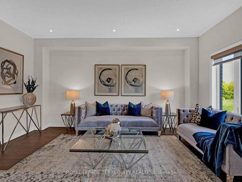 61 Jack Potts Way, Clarington, ON - Indoor Photo Showing Living Room