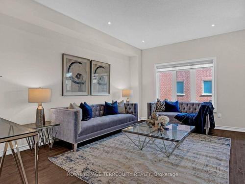 61 Jack Potts Way, Clarington, ON - Indoor Photo Showing Living Room