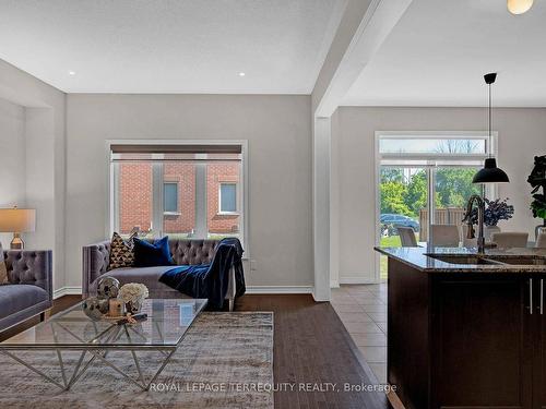 61 Jack Potts Way, Clarington, ON - Indoor Photo Showing Living Room