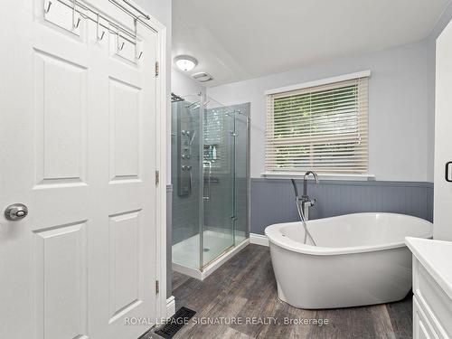 94 Meighen Ave, Toronto, ON - Indoor Photo Showing Bathroom