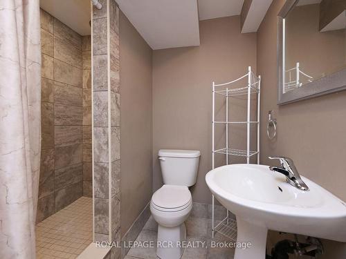 Lower-62 Ferris Lane, New Tecumseth, ON - Indoor Photo Showing Bathroom