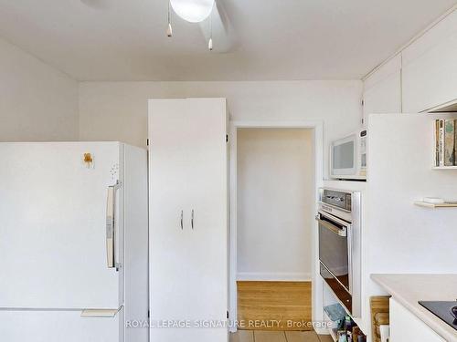 420 St Augustine Dr, Oakville, ON - Indoor Photo Showing Kitchen