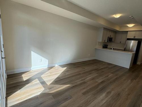 119-1573 Rose Way, Milton, ON - Indoor Photo Showing Kitchen