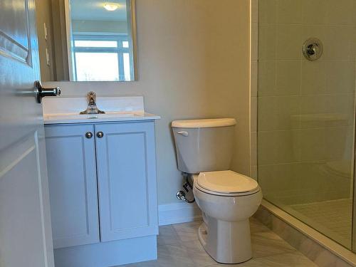 119-1573 Rose Way, Milton, ON - Indoor Photo Showing Bathroom