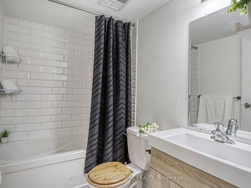 1102-20 Laidlaw St, Toronto, ON - Indoor Photo Showing Bathroom