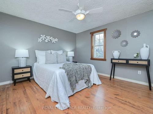 13 Parsons St, Orangeville, ON - Indoor Photo Showing Bedroom