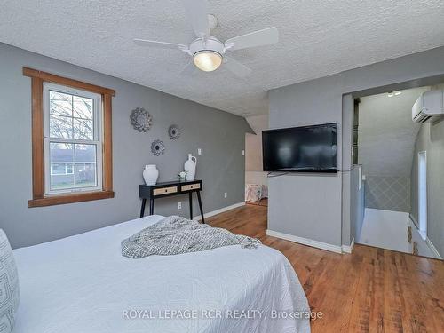 13 Parsons St, Orangeville, ON - Indoor Photo Showing Bedroom