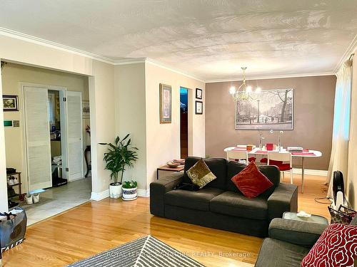 3237 Grassfire Cres, Mississauga, ON - Indoor Photo Showing Living Room