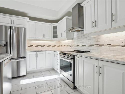 21 White Star Lane, Grimsby, ON - Indoor Photo Showing Kitchen With Stainless Steel Kitchen With Upgraded Kitchen