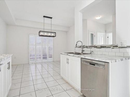 21 White Star Lane, Grimsby, ON - Indoor Photo Showing Kitchen With Double Sink