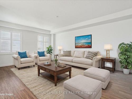 21 White Star Lane, Grimsby, ON - Indoor Photo Showing Living Room