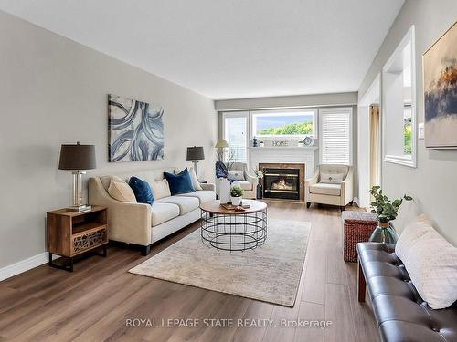 4104 Ashby Dr, Lincoln, ON - Indoor Photo Showing Living Room With Fireplace