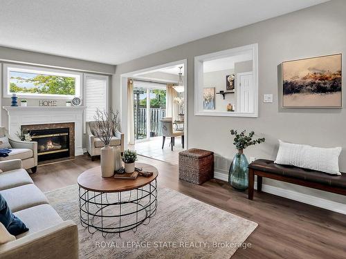 4104 Ashby Dr, Lincoln, ON - Indoor Photo Showing Living Room With Fireplace