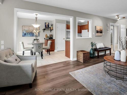 4104 Ashby Dr, Lincoln, ON - Indoor Photo Showing Living Room