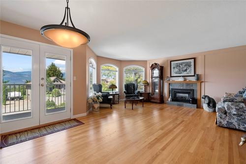 2143 Pleasant Dale Road, Blind Bay, BC - Indoor Photo Showing Living Room With Fireplace