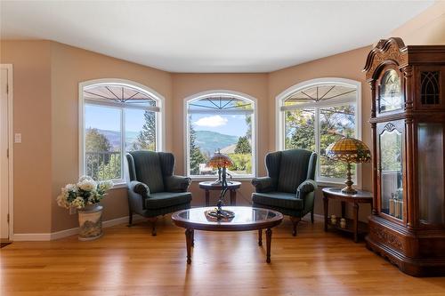 2143 Pleasant Dale Road, Blind Bay, BC - Indoor Photo Showing Living Room