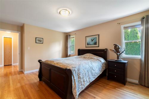 2143 Pleasant Dale Road, Blind Bay, BC - Indoor Photo Showing Bedroom