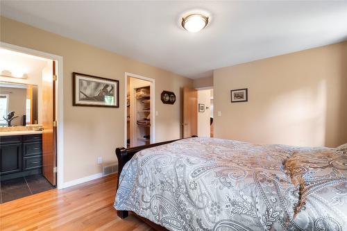 2143 Pleasant Dale Road, Blind Bay, BC - Indoor Photo Showing Bedroom