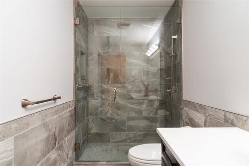 2143 Pleasant Dale Road, Blind Bay, BC - Indoor Photo Showing Bathroom