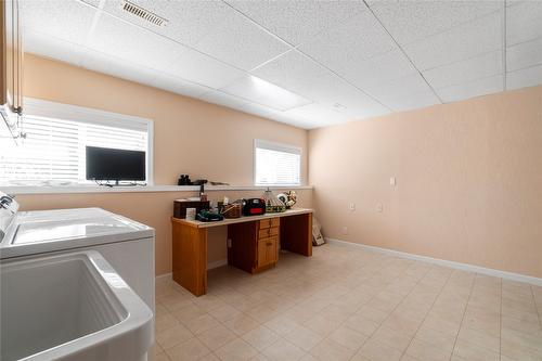 2143 Pleasant Dale Road, Blind Bay, BC - Indoor Photo Showing Laundry Room