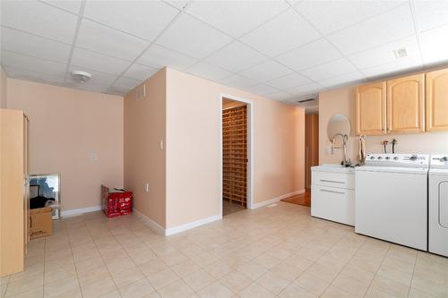 2143 Pleasant Dale Road, Blind Bay, BC - Indoor Photo Showing Laundry Room